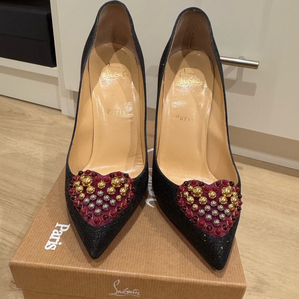 Christian Louboutin heart stud heels size 40 mint coralta 100 heels